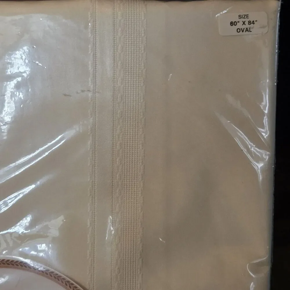 Satin Splendor Wrinkle Free Scotchguard 60x84” Ivory Oblong VTG New